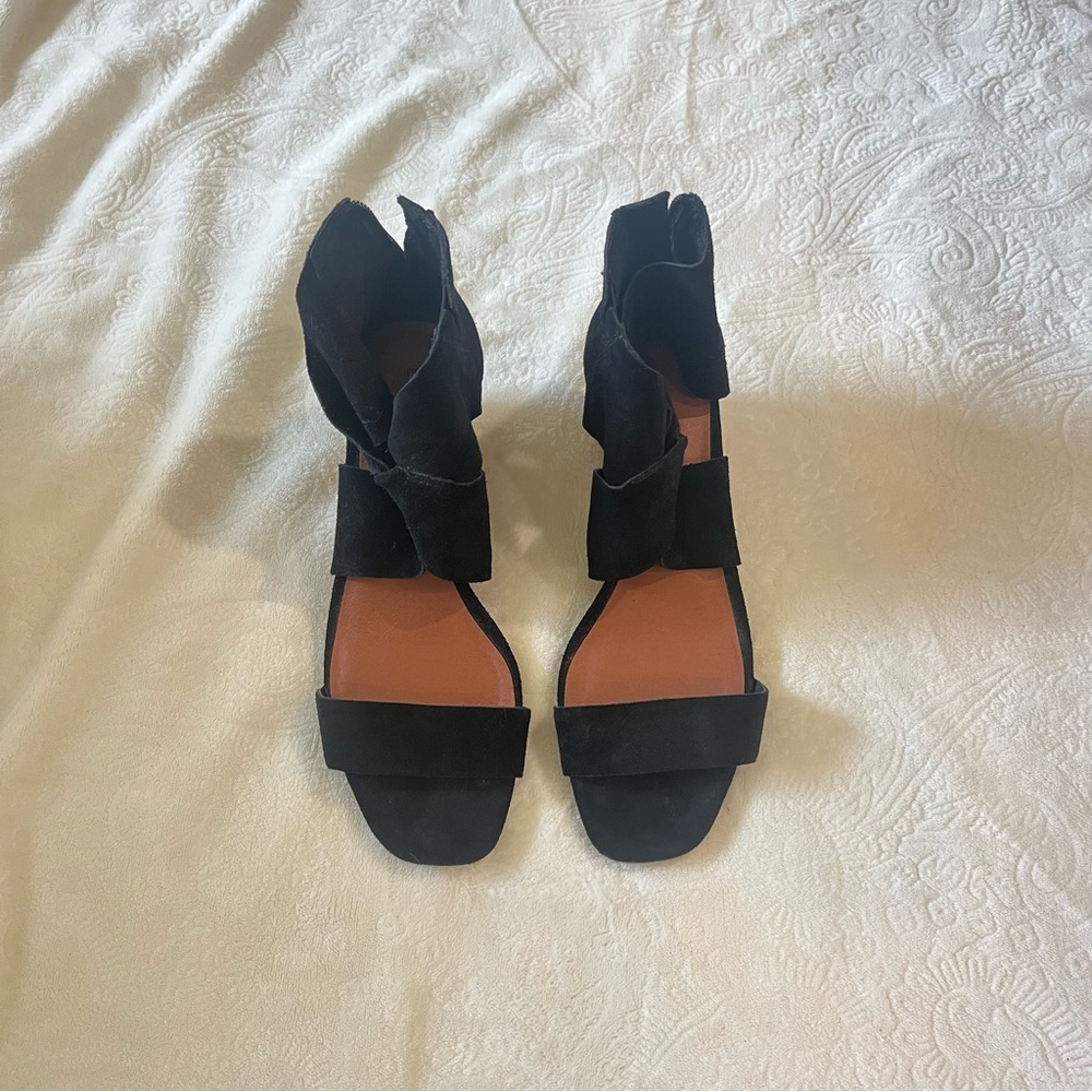 Lucky brand black sandals size 9 suede material new never worn